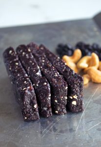 Homemade Blueberry Cashew Energy Bars